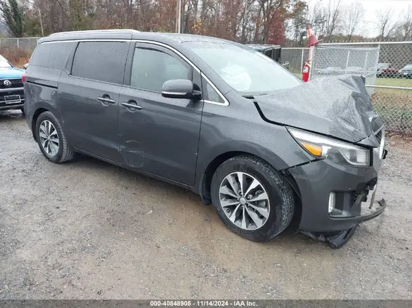 KNDMC5C15J6423052 2018 KIA SEDONA - Image 1