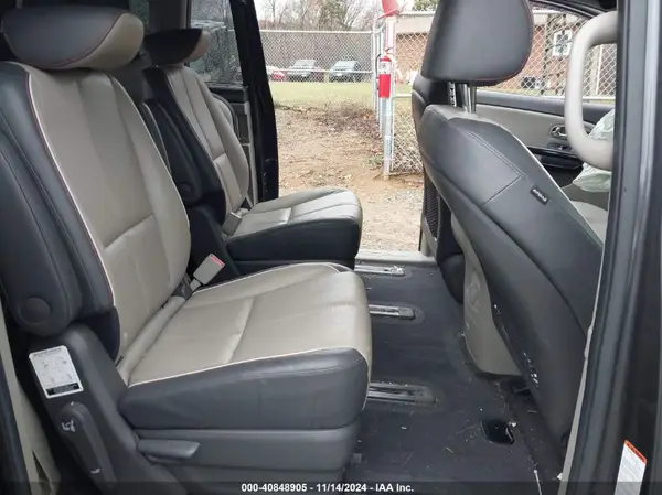 KNDMC5C15J6423052 2018 KIA SEDONA - Image 8