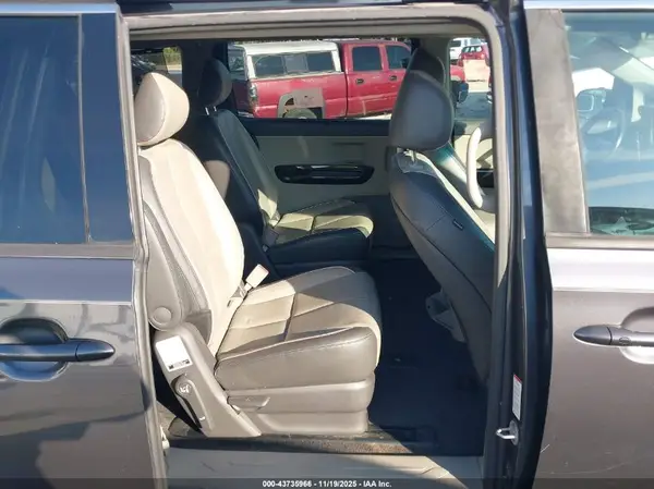 KNDMC5C16G6180957 2016 KIA SEDONA - Image 8