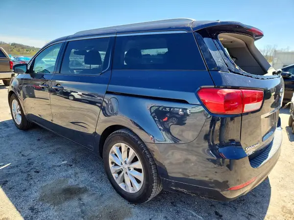 KNDMC5C16H6256324 2017 KIA SEDONA - Image 2