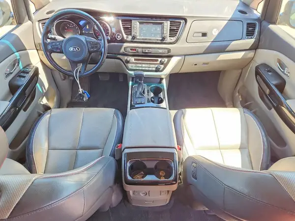 KNDMC5C16H6256324 2017 KIA SEDONA - Image 8