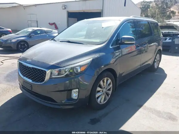 KNDMC5C16H6264438 2017 KIA SEDONA - Image 2