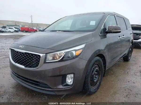 KNDMC5C16H6286472 2017 KIA SEDONA - Image 2