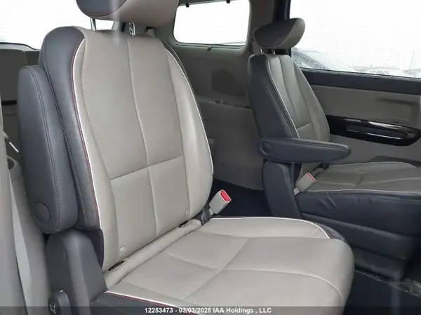 KNDMC5C16H6286472 2017 KIA SEDONA - Image 8
