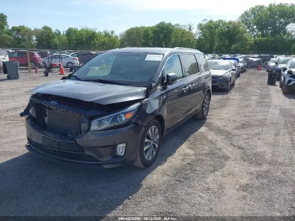 KNDMC5C16H6321303 2017 KIA SEDONA - Image 2