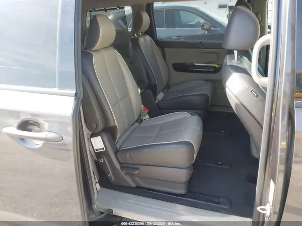 KNDMC5C16H6321303 2017 KIA SEDONA - Image 8