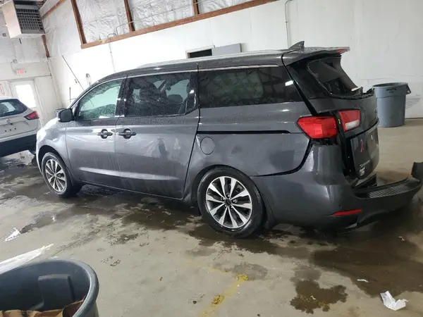 KNDMC5C16H6343933 2017 KIA SEDONA - Image 2
