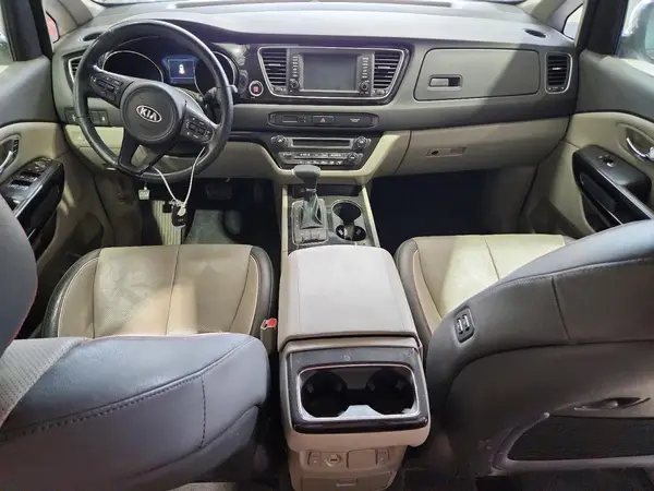 KNDMC5C16J6346661 2018 KIA SEDONA - Image 8