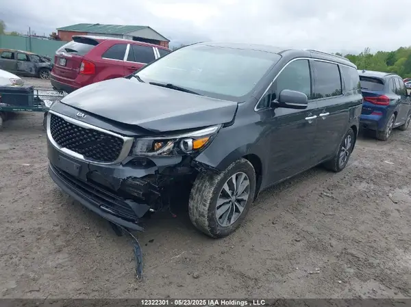 KNDMC5C16J6352377 2018 KIA SEDONA - Image 2
