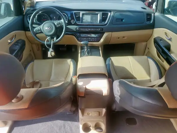 KNDMC5C16J6372094 2018 KIA SEDONA - Image 8
