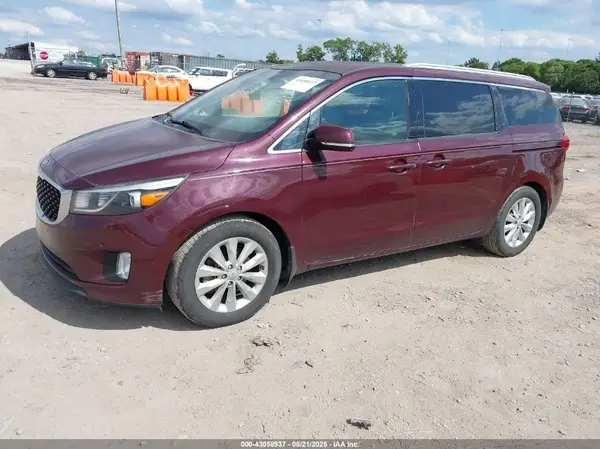 KNDMC5C16J6386447 2018 KIA SEDONA - Image 2