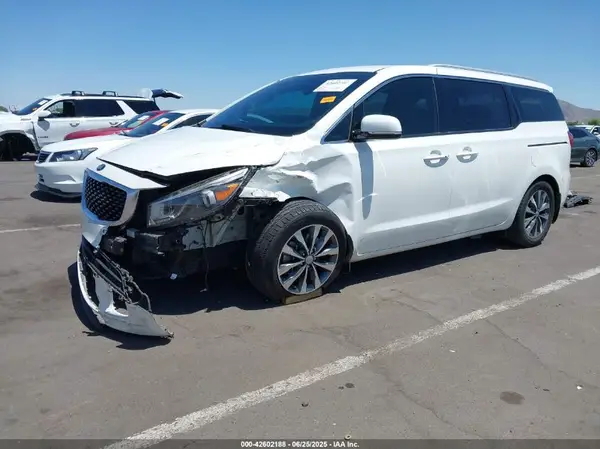 KNDMC5C16J6399635 2018 KIA SEDONA - Image 2