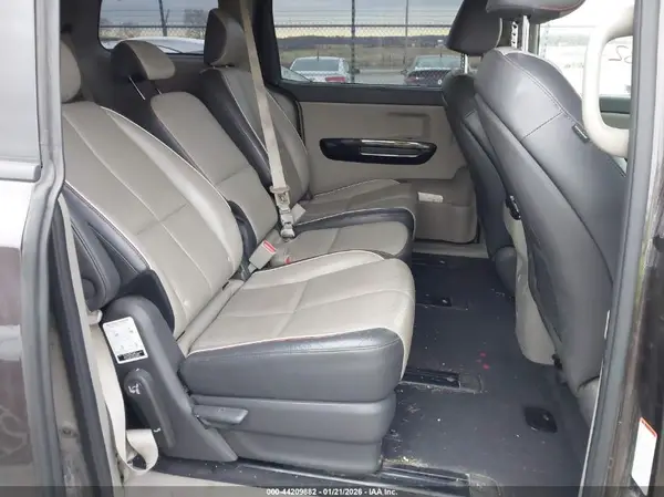 KNDMC5C17G6111890 2016 KIA SEDONA - Image 8