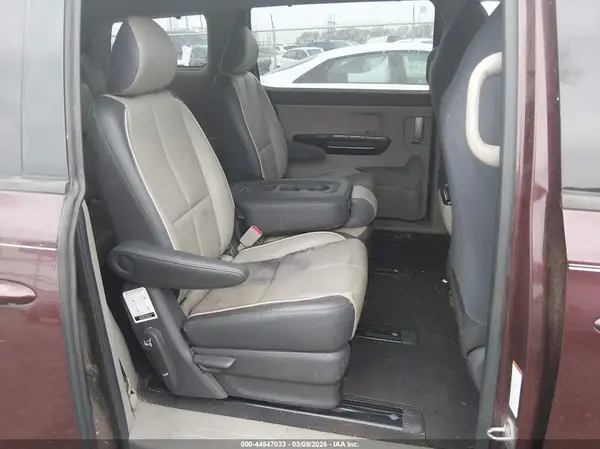 KNDMC5C17G6112831 2016 KIA SEDONA - Image 8