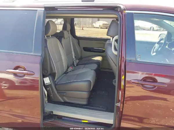 KNDMC5C17G6127796 2016 KIA SEDONA - Image 8