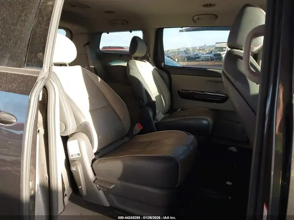 KNDMC5C17G6130827 2016 KIA SEDONA - Image 8