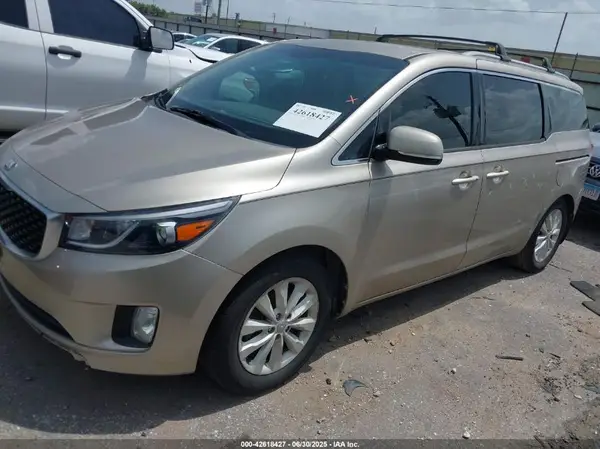 KNDMC5C17G6138636 2016 KIA SEDONA - Image 2