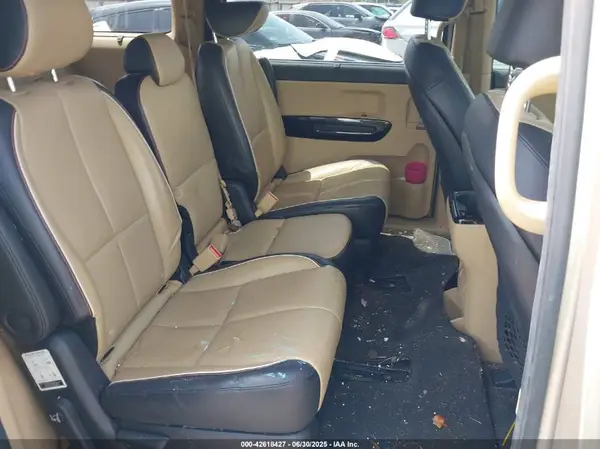 KNDMC5C17G6138636 2016 KIA SEDONA - Image 8