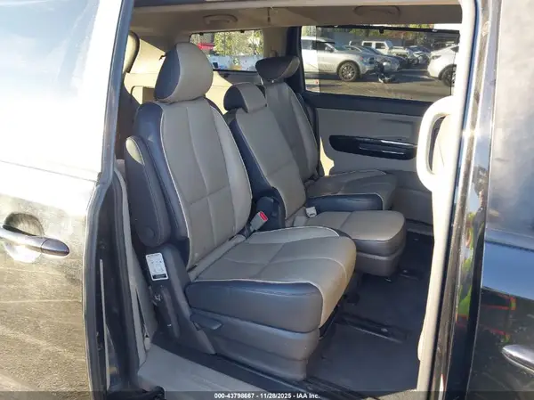 KNDMC5C17G6183513 2016 KIA SEDONA - Image 8