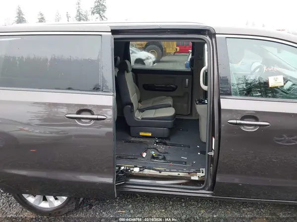KNDMC5C17H6256350 2017 KIA SEDONA - Image 8