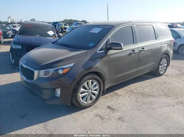 KNDMC5C17H6256932 2017 KIA SEDONA - Image 2
