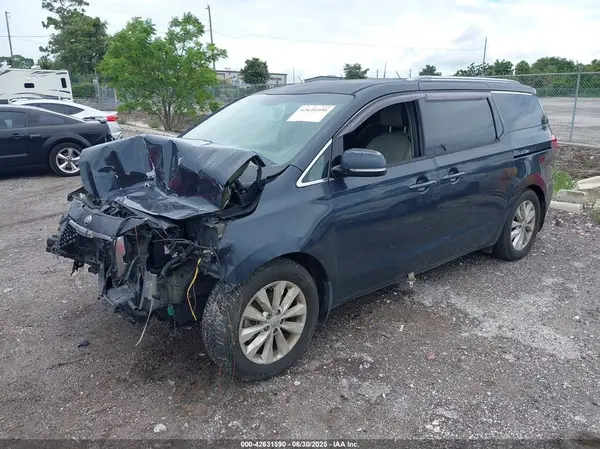 KNDMC5C17H6261595 2017 KIA SEDONA - Image 2