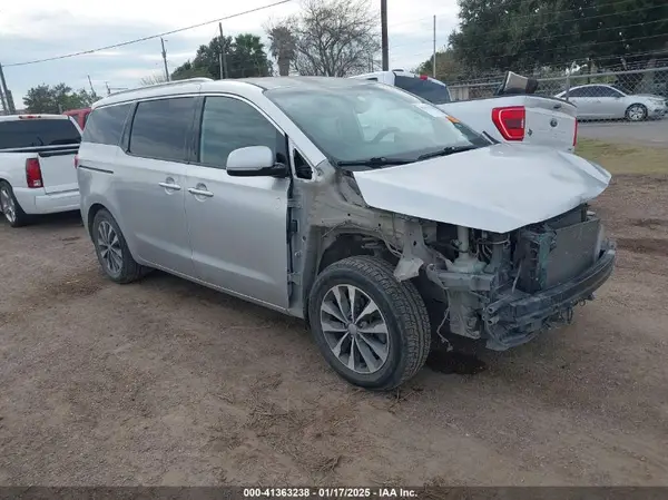 KNDMC5C17H6312805 2017 KIA SEDONA - Image 1