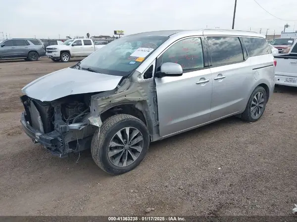 KNDMC5C17H6312805 2017 KIA SEDONA - Image 2