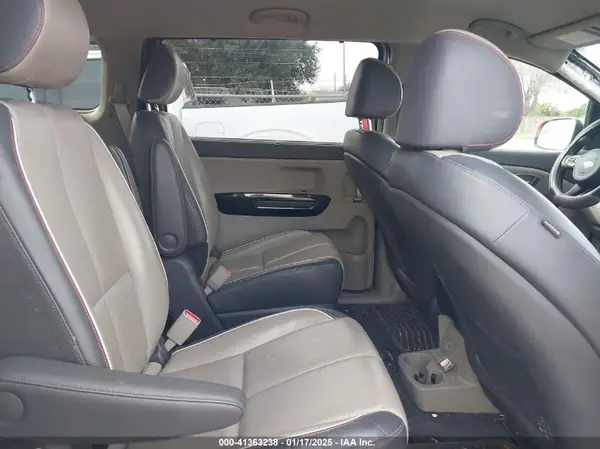KNDMC5C17H6312805 2017 KIA SEDONA - Image 8