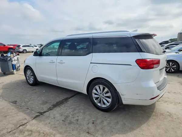KNDMC5C17J6376266 2018 KIA SEDONA - Image 2