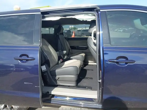 KNDMC5C17J6376509 2018 KIA SEDONA - Image 8
