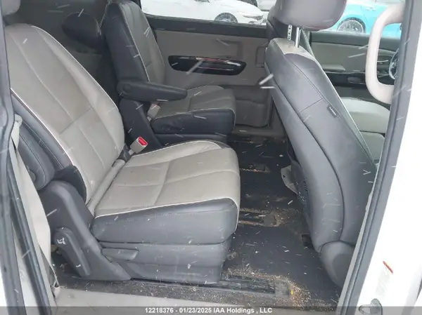 KNDMC5C17J6385744 2018 KIA SEDONA - Image 8