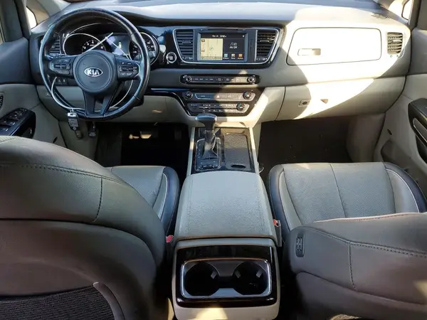 KNDMC5C17J6388613 2018 KIA SEDONA - Image 8
