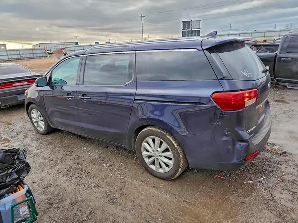 KNDMC5C17J6397439 2018 KIA SEDONA - Image 2