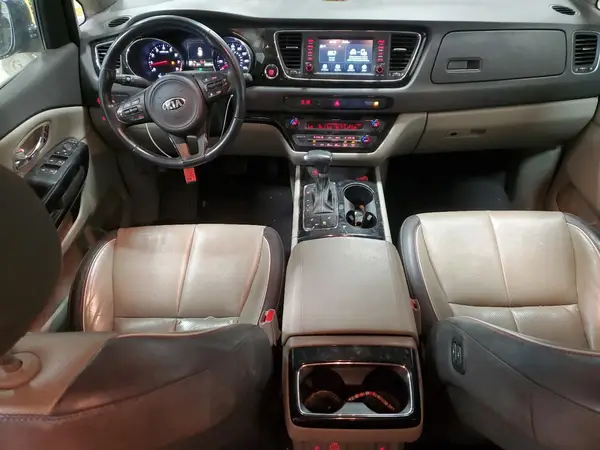 KNDMC5C17J6403580 2018 KIA SEDONA - Image 8