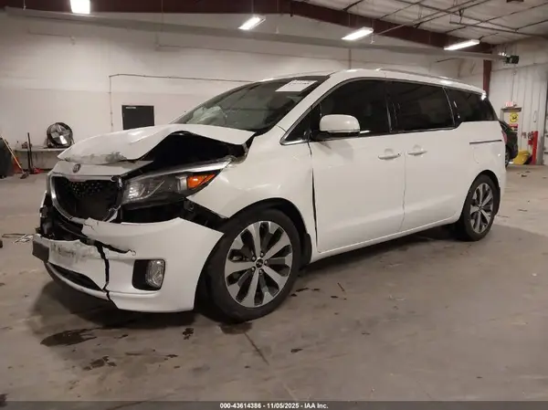 KNDMC5C17J6422436 2018 KIA SEDONA - Image 2