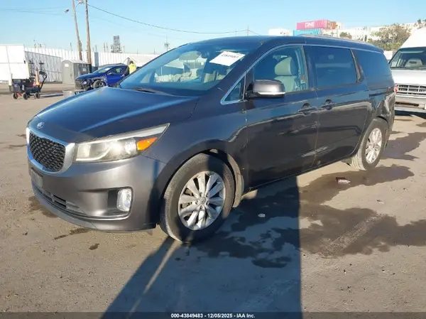KNDMC5C18G6100414 2016 KIA SEDONA - Image 2