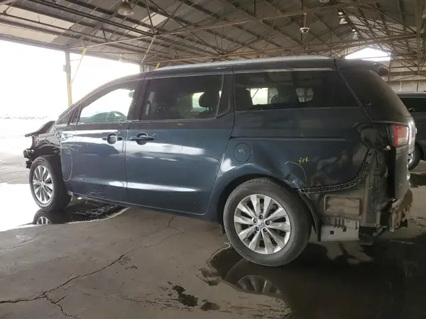 KNDMC5C18G6110831 2016 KIA SEDONA - Image 2