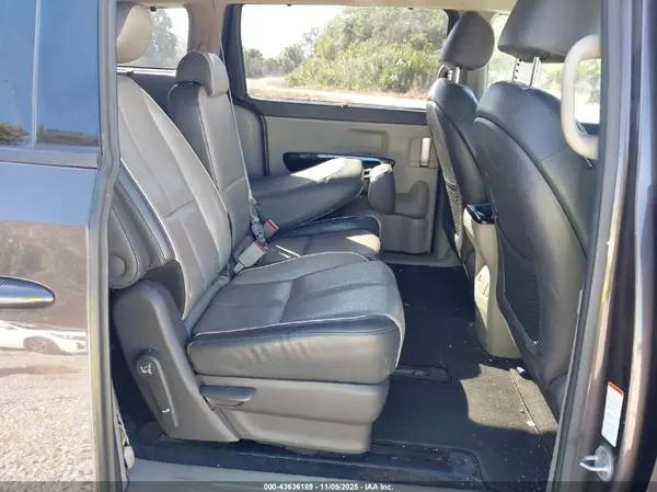 KNDMC5C18G6168437 2016 KIA SEDONA - Image 8