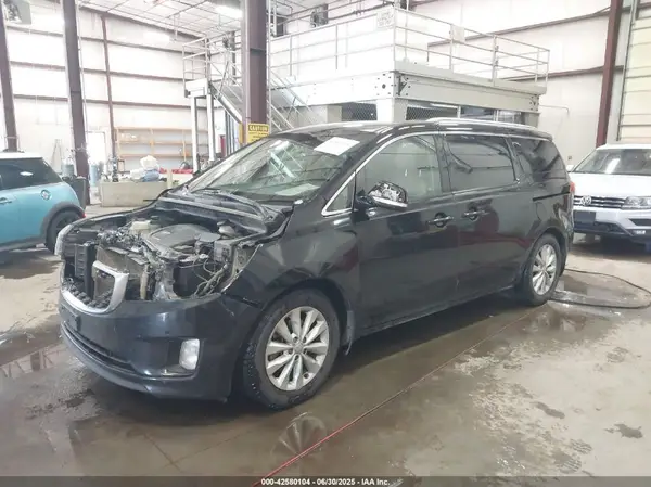 KNDMC5C18H6255479 2017 KIA SEDONA - Image 2