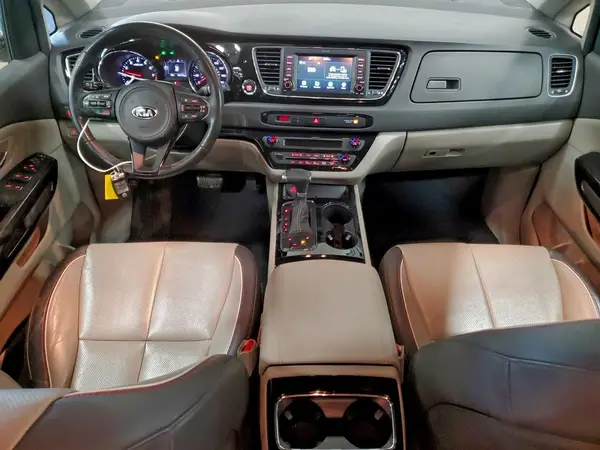 KNDMC5C18H6255756 2017 KIA SEDONA - Image 8