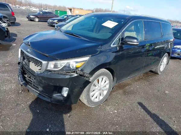 KNDMC5C18H6260441 2017 KIA SEDONA - Image 2