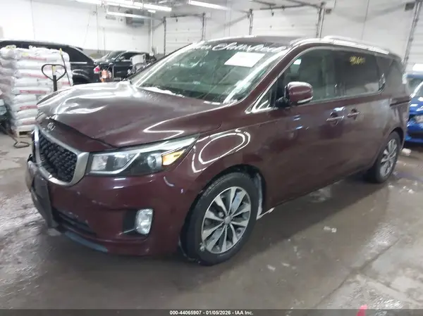 KNDMC5C18H6324431 2017 KIA SEDONA - Image 2