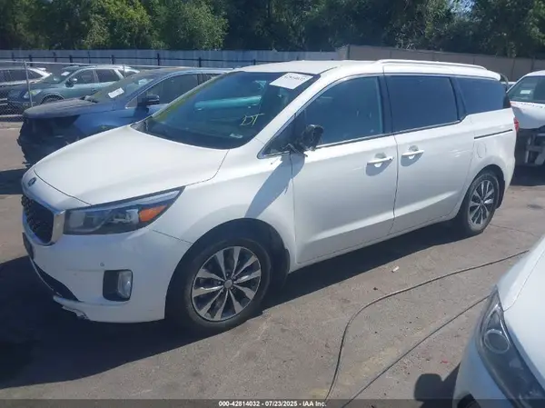 KNDMC5C18H6334067 2017 KIA SEDONA - Image 2