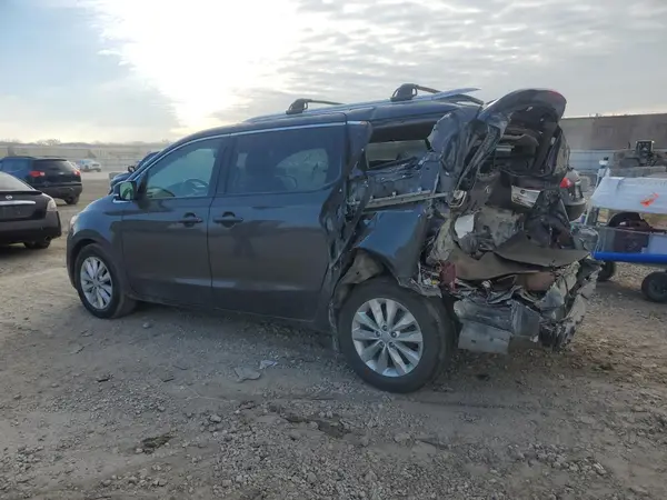 KNDMC5C18H6334313 2017 KIA SEDONA - Image 2