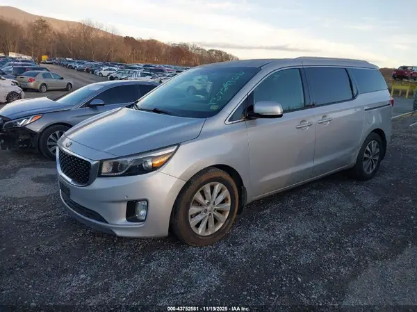KNDMC5C18J6349268 2018 KIA SEDONA - Image 2
