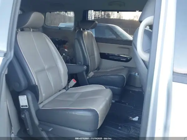 KNDMC5C18J6349268 2018 KIA SEDONA - Image 8