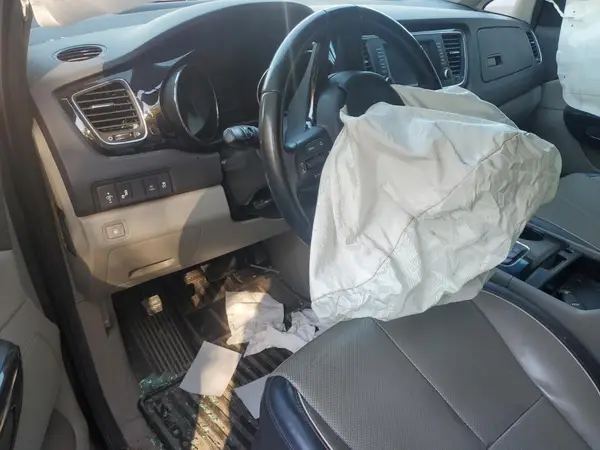 KNDMC5C18J6370959 2018 KIA SEDONA - Image 8