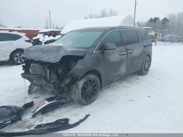 KNDMC5C18J6370962 2018 KIA SEDONA - Image 2