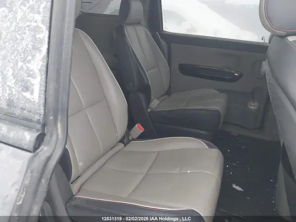 KNDMC5C18J6370962 2018 KIA SEDONA - Image 8